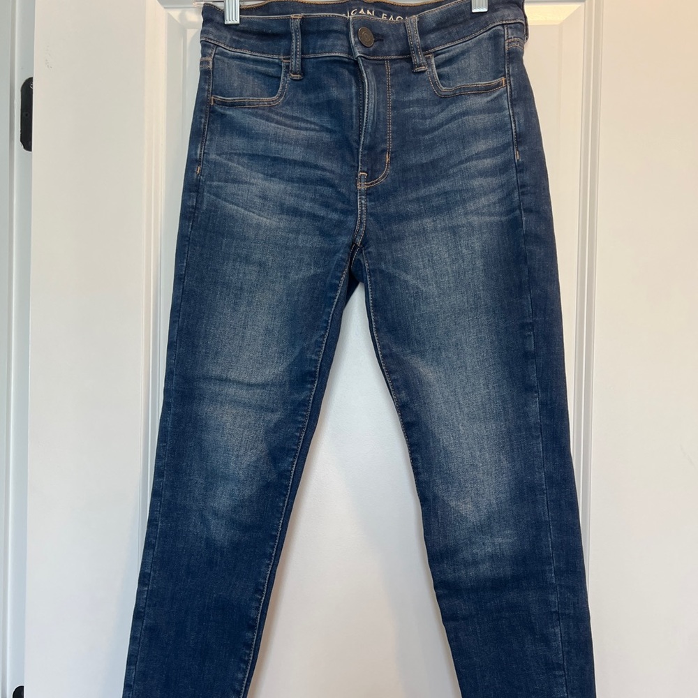 American Eagle Medium Blue Hi-Rise Jegging Crop with Frayed Edges, Size 4 Short